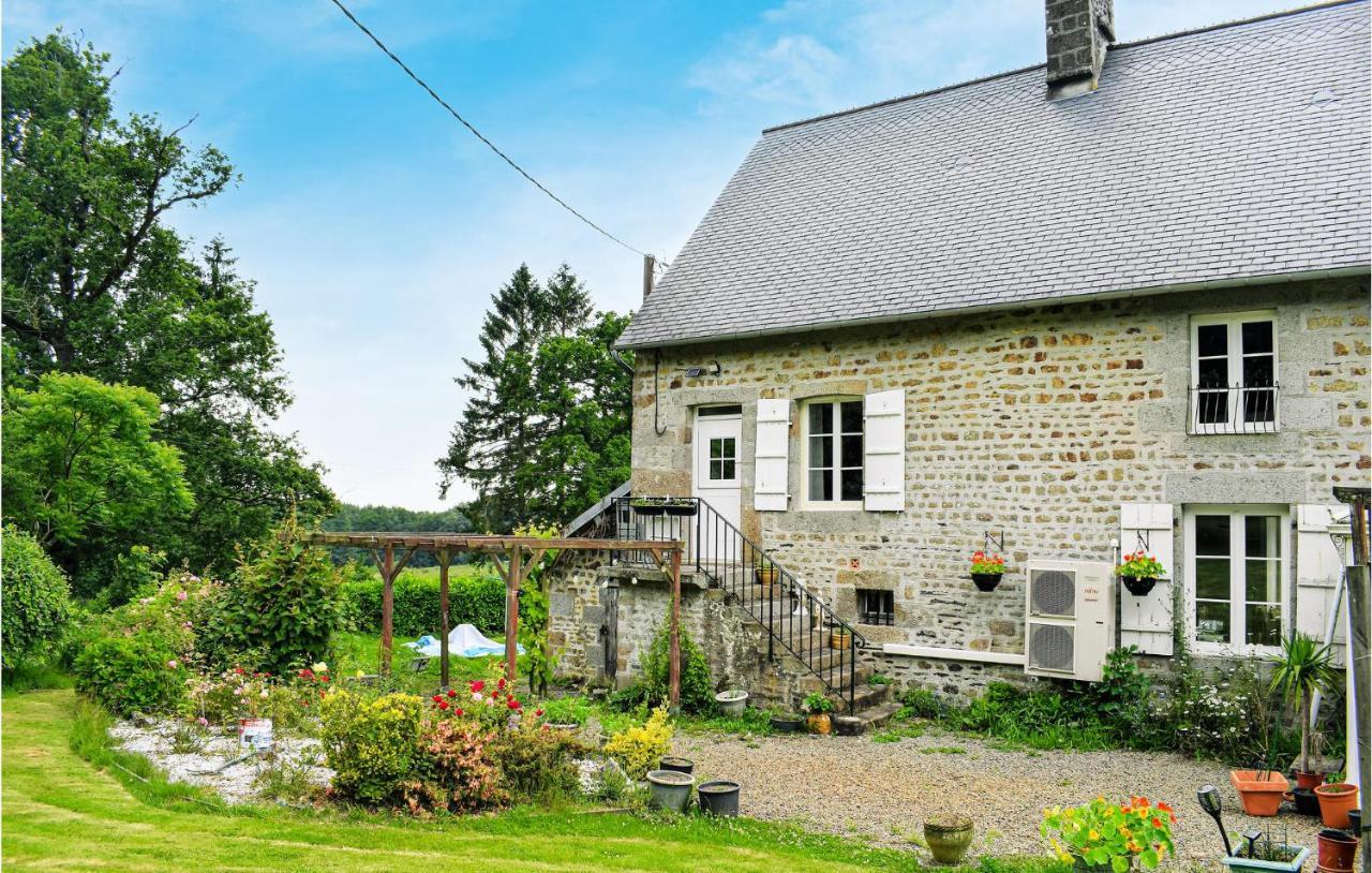 Awesome Home In Saint-Sever-Calvados With Kitchen エクステリア 写真