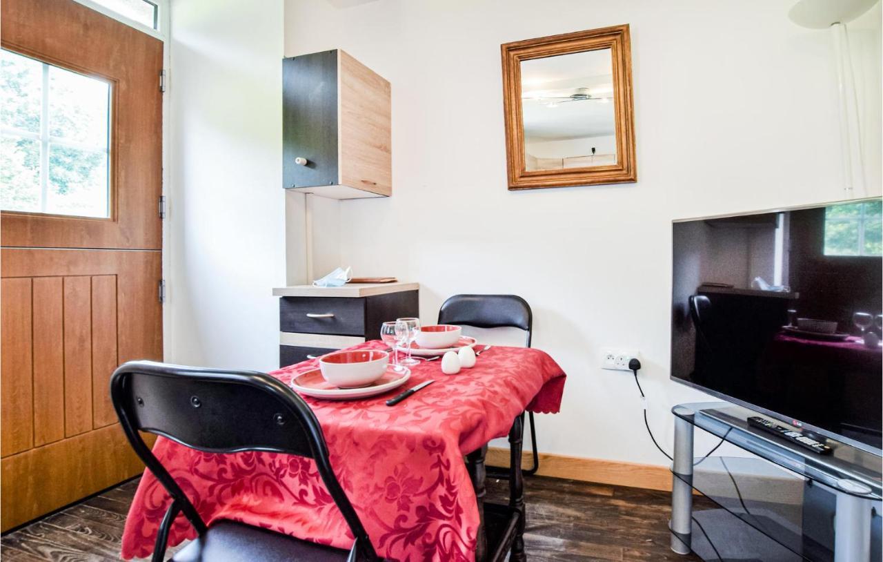 Awesome Home In Saint-Sever-Calvados With Kitchen エクステリア 写真