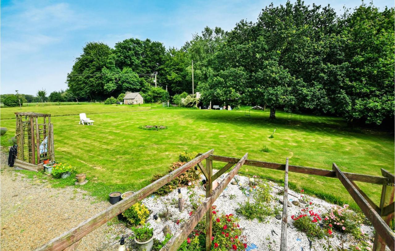 Awesome Home In Saint-Sever-Calvados With Kitchen エクステリア 写真