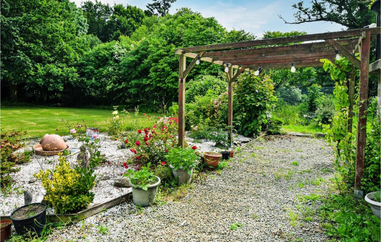Awesome Home In Saint-Sever-Calvados With Kitchen エクステリア 写真