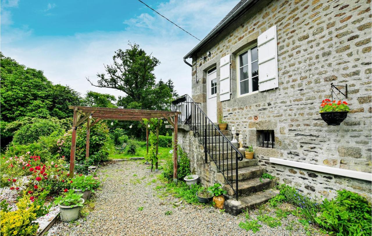 Awesome Home In Saint-Sever-Calvados With Kitchen エクステリア 写真