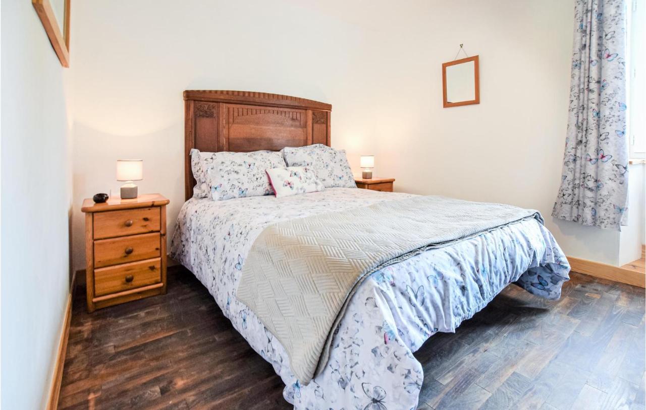 Awesome Home In Saint-Sever-Calvados With Kitchen エクステリア 写真