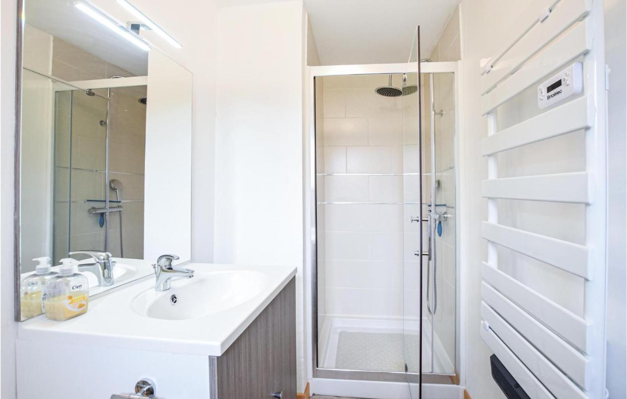 Awesome Home In Saint-Sever-Calvados With Kitchen エクステリア 写真