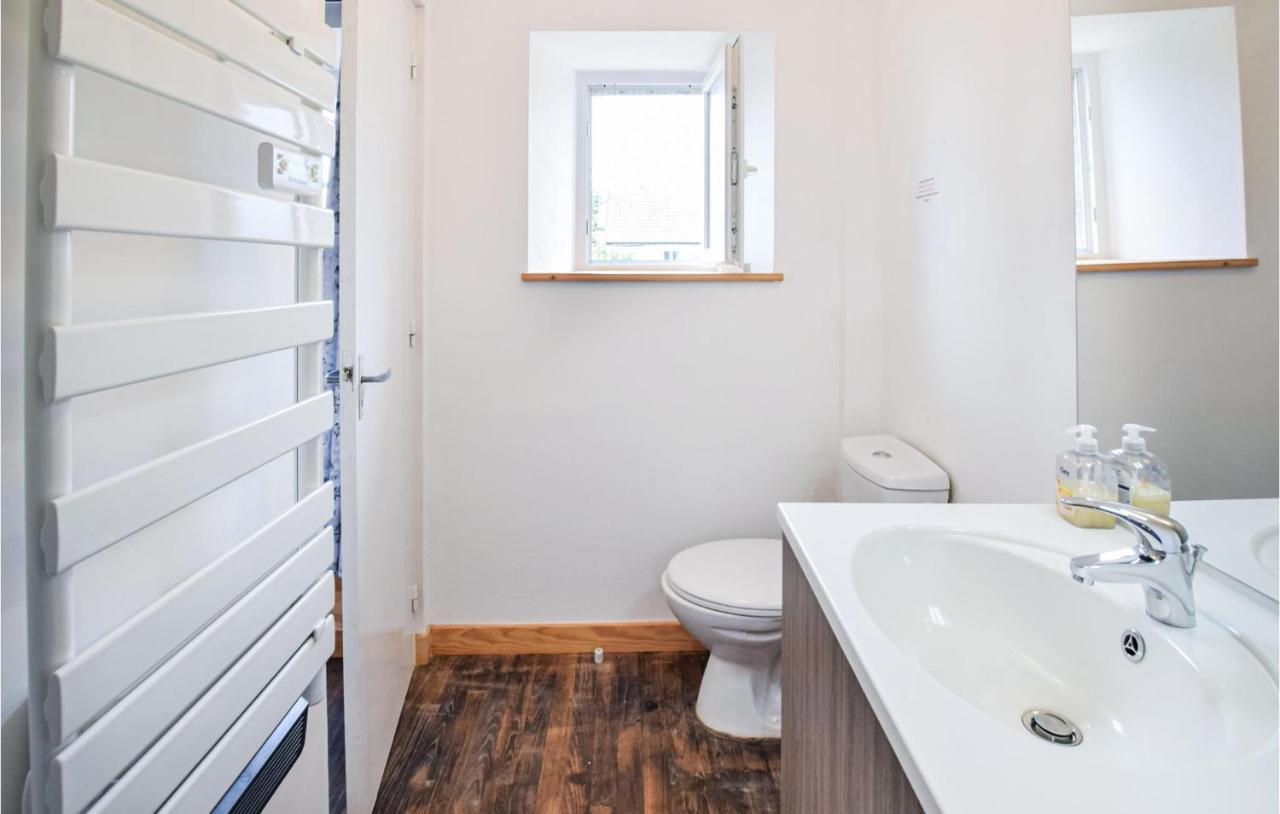 Awesome Home In Saint-Sever-Calvados With Kitchen エクステリア 写真