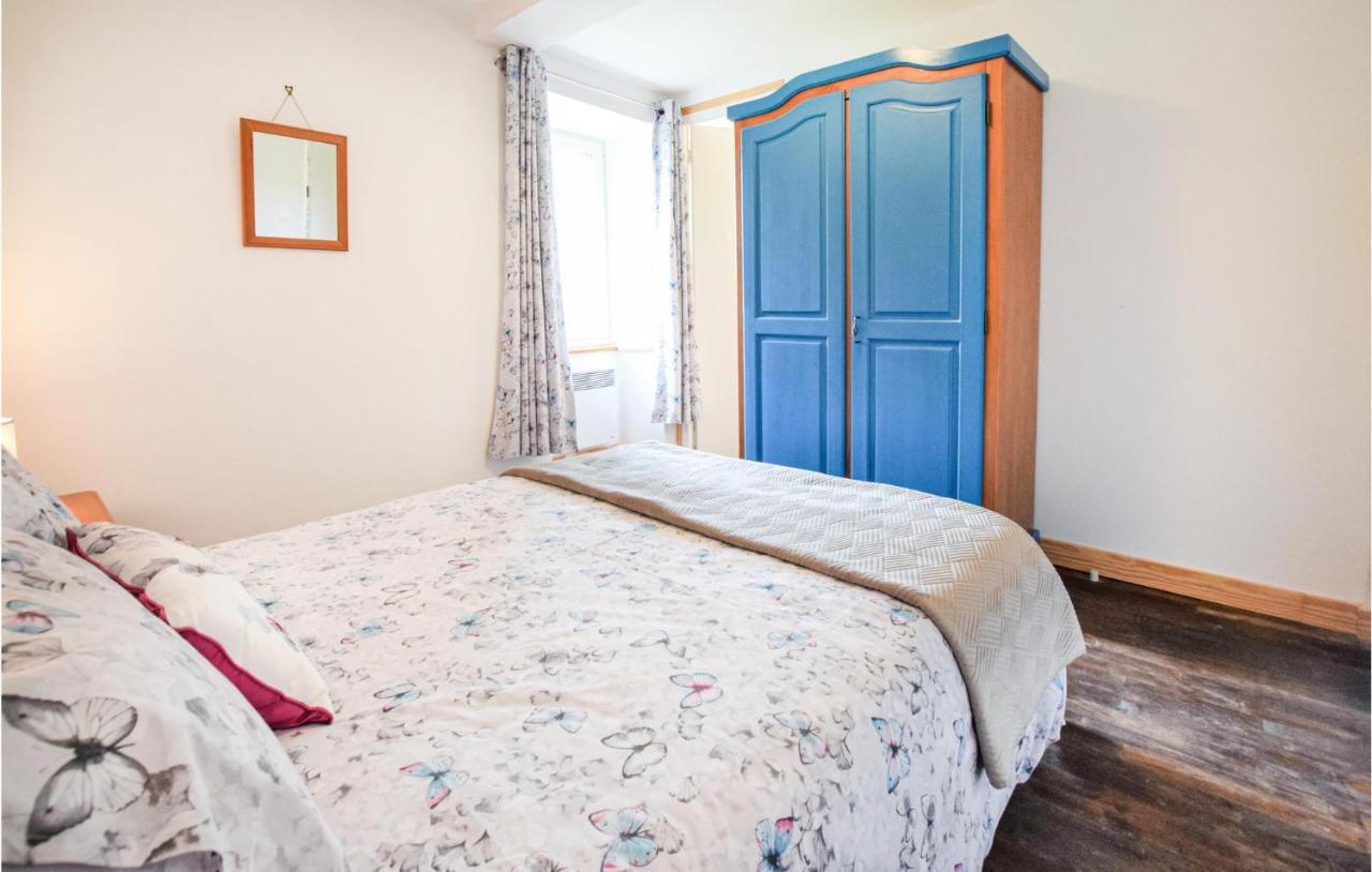 Awesome Home In Saint-Sever-Calvados With Kitchen エクステリア 写真